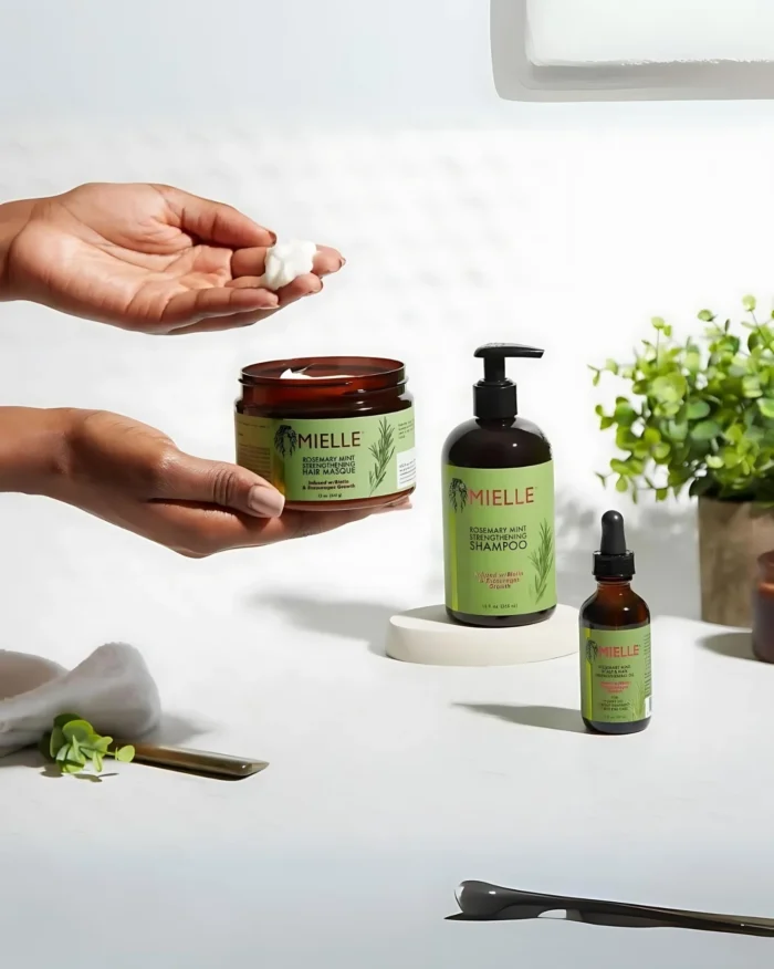 ⁦Mielle, Strengthening Hair Masque, Rosemary Mint⁩ - الصورة ⁦4⁩