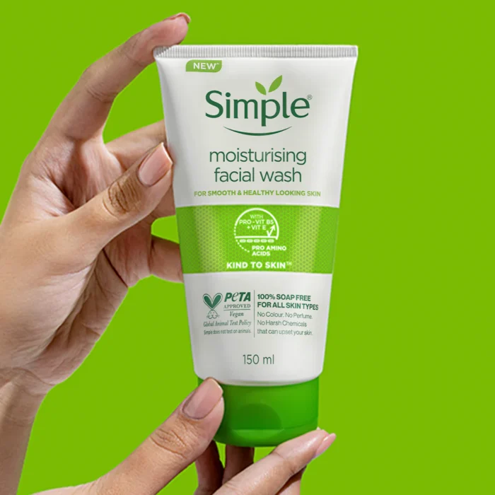 ⁦Simple Moisturizing Facial Wash 150ml⁩ - الصورة ⁦3⁩