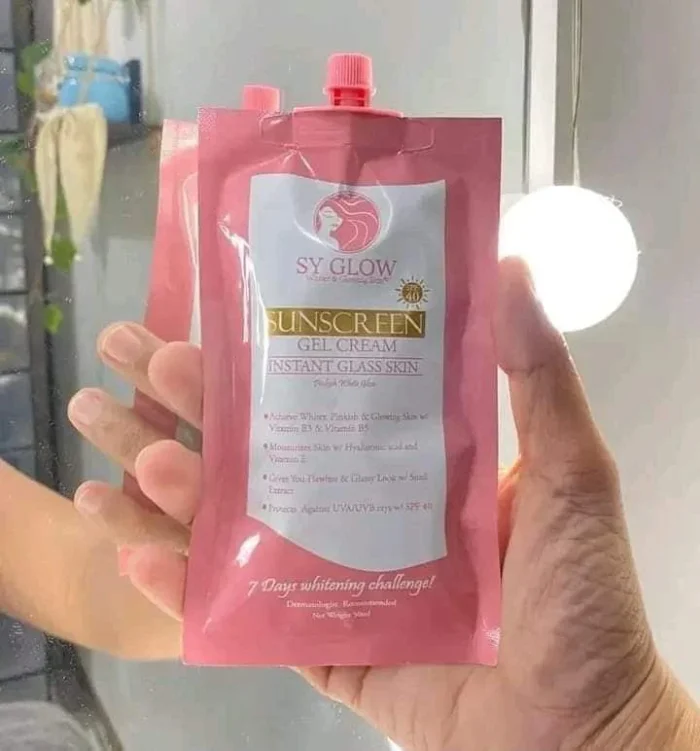 ⁦SY GLOW INSTANT GLASS SKIN SUNSCREEN GEL CREAM SPF 40 50ML⁩ - الصورة ⁦2⁩