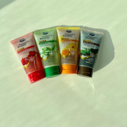 Natures Bounty face wash for deep skin cleansing with natural ingredients - 150ml