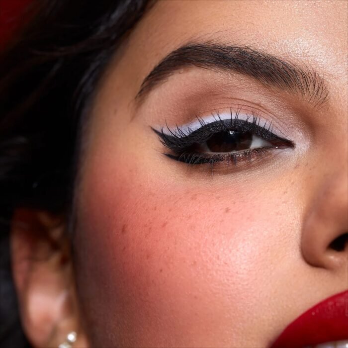 ⁦SHEGLAM Marilyn Monroe X SHEGLAM A Poet'S Lover Liquid Eyeliner⁩ - الصورة ⁦5⁩