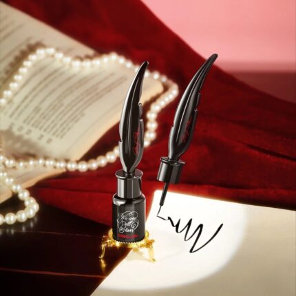 SHEGLAM Marilyn Monroe X SHEGLAM A Poet'S Lover Liquid Eyeliner