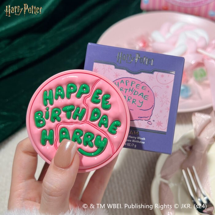 ⁦SHEGLAM X Harry Potter™ Happee Birthdae Harry Blush⁩ - الصورة ⁦3⁩