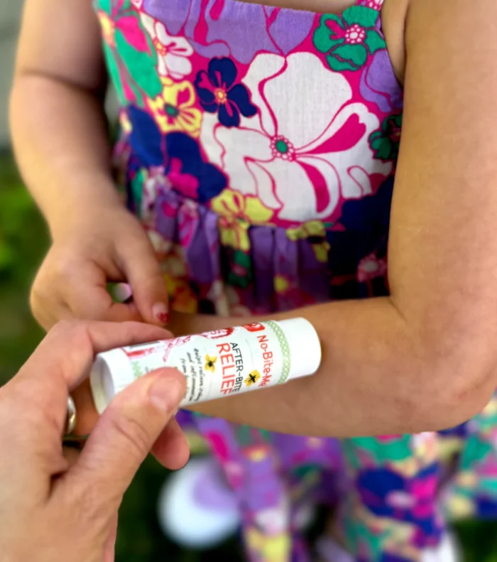 ⁦Sierra Bees, Anti-Bug Balm Stick, Cedarwood, Geranium & Rosemary Oil,(17 g)⁩ - الصورة ⁦3⁩