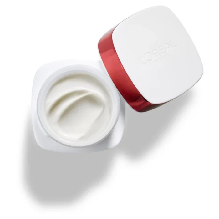 ⁦L'oreal Paris Revitalift Hydrating Night Cream Anti-Wrinkle Ingredient, 50mL⁩ - الصورة ⁦7⁩